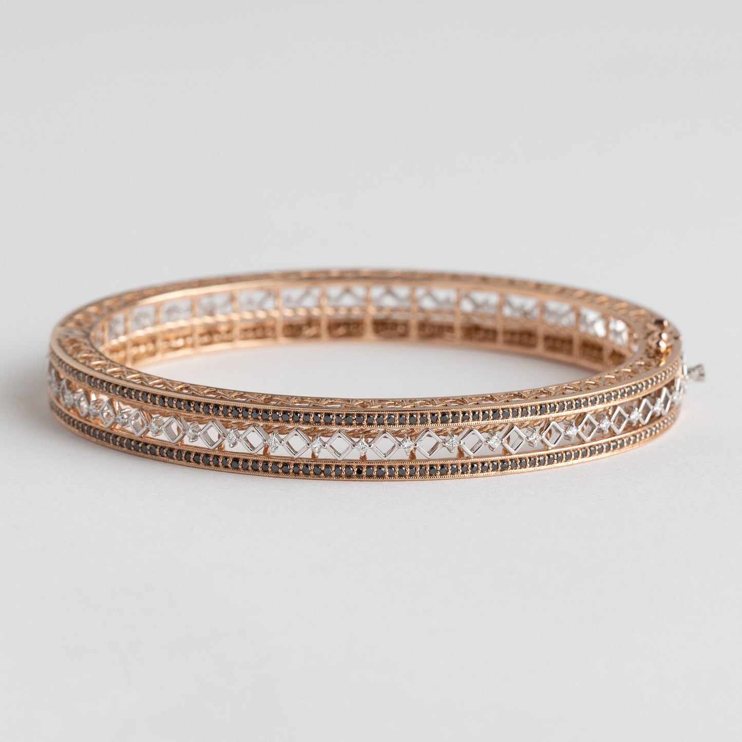 Deyar Bangle