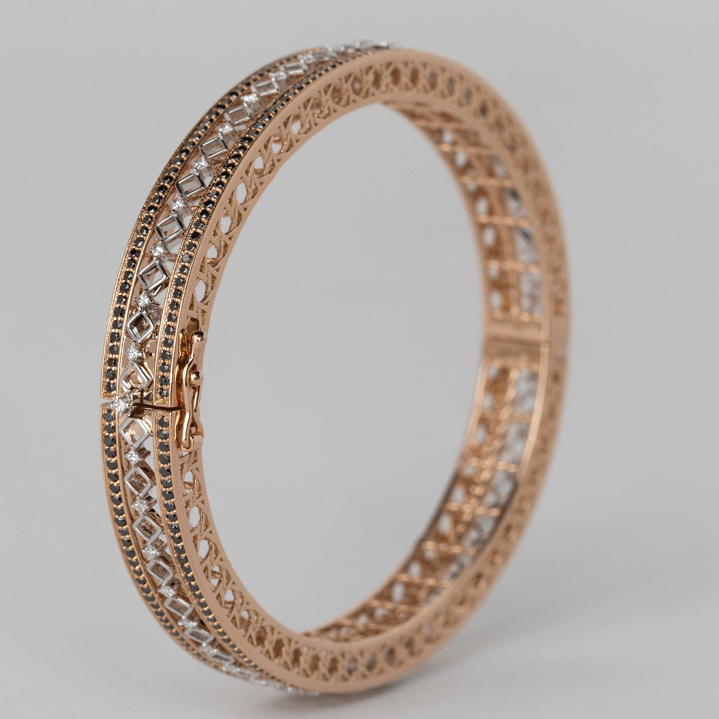 Deyar Bangle